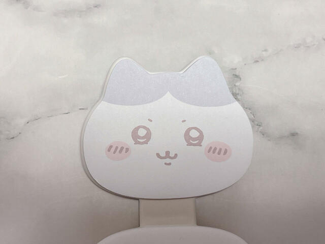 ムン顔のハチワレ、可愛すぎて使えなさそう…！（使え）