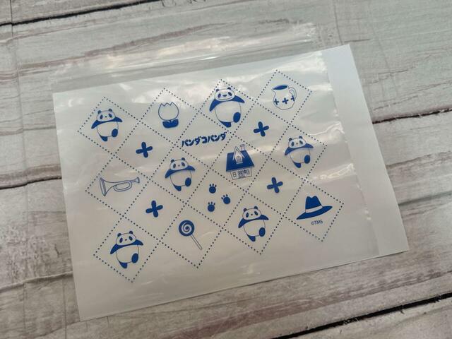 A4の用紙より少し小さいくらいのサイズ