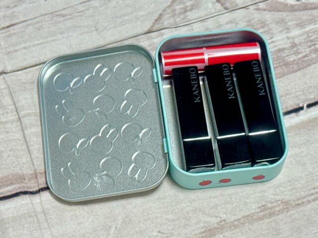 口紅を入れてみました。コスメなどの整理にもおすすめ