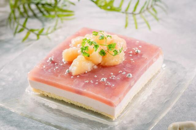 「桃のムース」【XEXがトロピカルフルーツをふんだんに使用した『 サマースイーツ ブッフェ 』を4店舗同時開催】