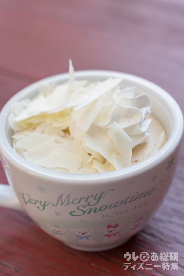 ミルクティームース、スーベニアカップ付き ¥880