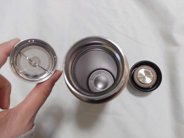 取り外しのできる「茶こし」つき