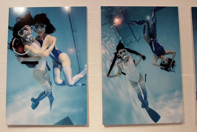 “水中×ニーソ”2人の女の子で2倍かわいい！