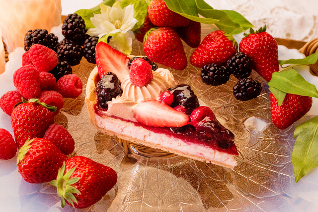 【キル フェ ボンのアソシエおすすめランキング 9位】「輪花型 ミックスベリーのキャンドルナイトケーキ」