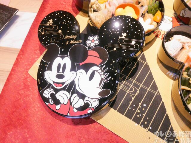 おせち・三段重「ミッキー&ミニー」|27,900 円(税込)