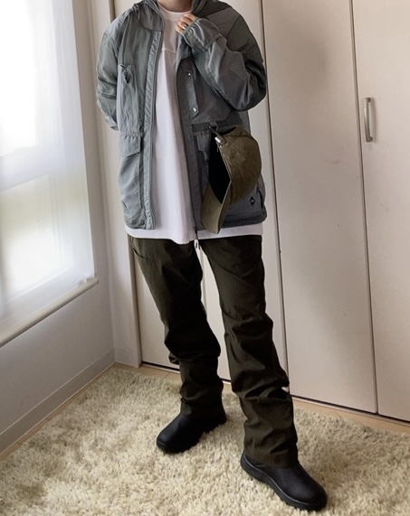 【ワークマン ソロテックス使用バズライトストレッチカーゴパンツ】冷感シャツやシェルジャケットのような表面がツルツルした素材との相性が良いです