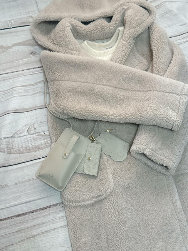 厚手のアウターでもラクラク斜めがけ可能♪