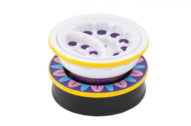 ディズニービークルコレクション〈トミカ〉 1300円｜直径約4×高さ約2.5cm｜東京ディズニーリゾート・アプリ、ギャグファクトリー／ファイブ･アンド･ダイム