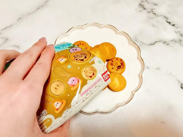 ビスケットは、バターのコクを感じるサクサク食感♪