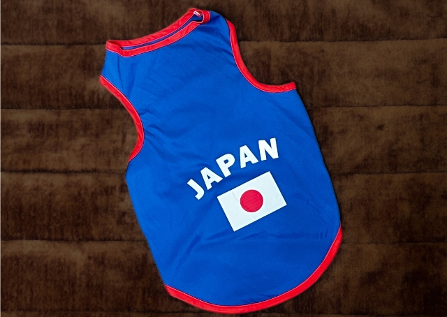 【SHEINペット用品】アルファベット & フラグプリント コントラストバインディング ペットタンクの価格はなんと125円（税込）から