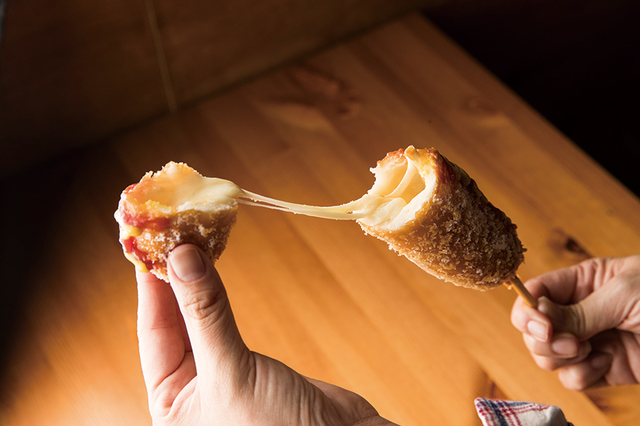 モッツァレラハットグ  432円｜友達屋