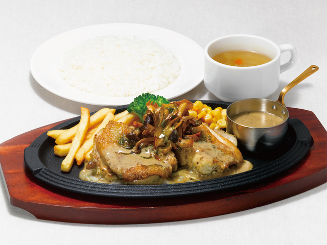 チキングリルポルチーニクリームソースランチ(スープ・ライス付)  980円(税込1,078円）【ロイヤルホスト】