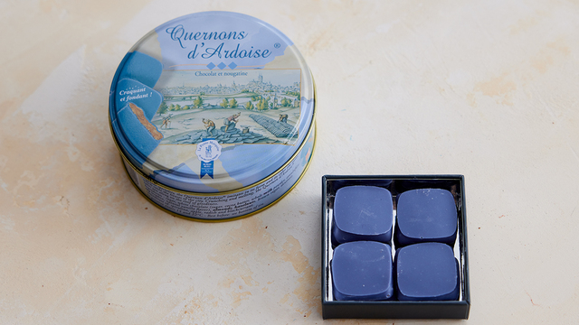 ラ・メゾン・デュ・ケルノン・ダルドワーズ　＊写真上から　ケルノン・ダルドワーズ 200g缶 ￥6,156（税抜￥5,700）/ 8粒入り ￥2,052（税抜￥1,900）