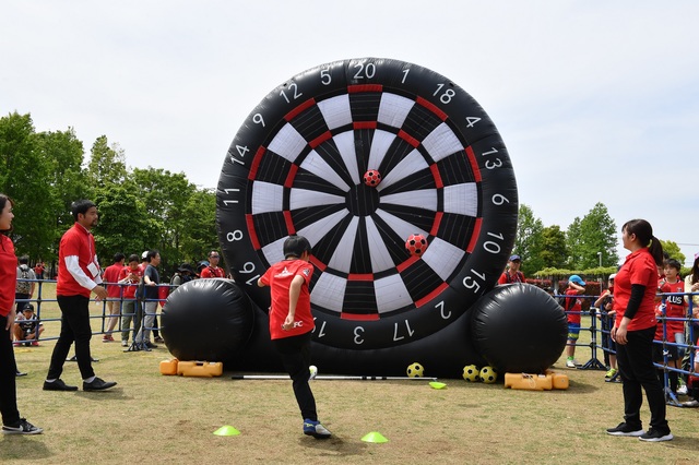 5月3日のキッズワンダーランドでは、さまざまなアトラクションが子どもたちを喜ばせた©URAWA REDS