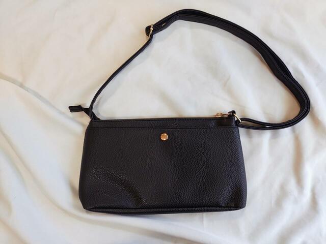 裏面は背面ポケットつき