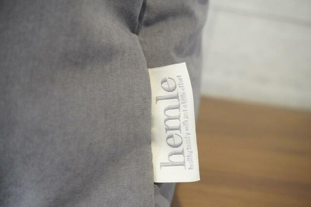 3COINSオリジナル「hemle」のロゴ