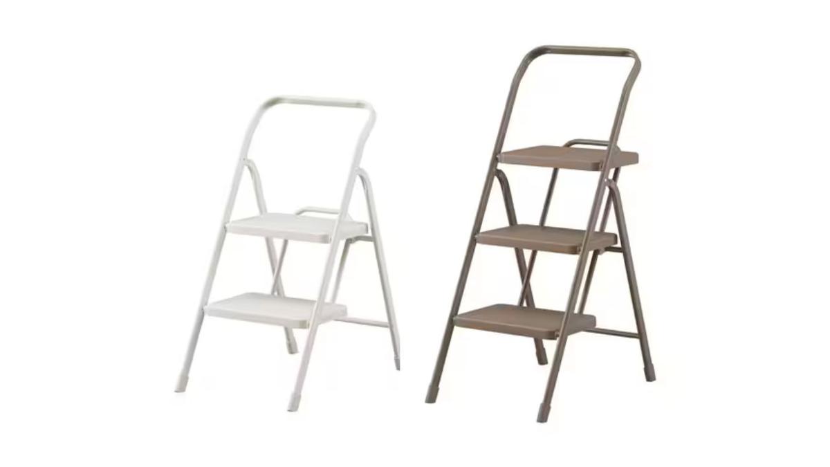 くすみカラーがつぼ…。実用性もさることながら、飾ってもおきたい脚立