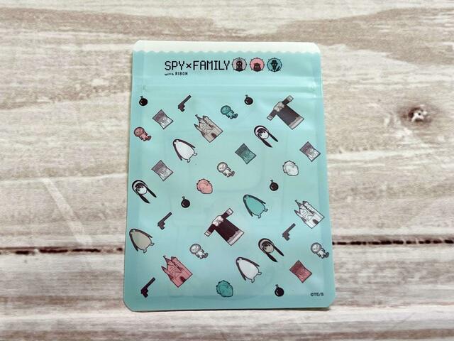 裏面はキュートな総柄！