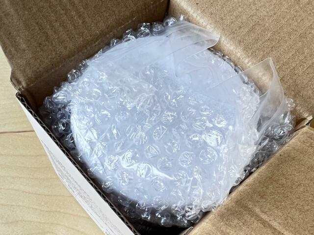 【3COINS　蓋付ガラスラウンド収納：中サイズ】クッション材が入れられているので安心して購入できます