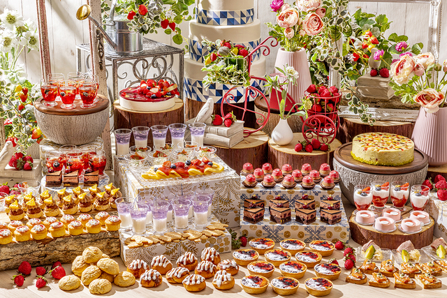 【コンラッド東京「北欧のストロベリー・セレブレーション・スイーツビュッフェ」】