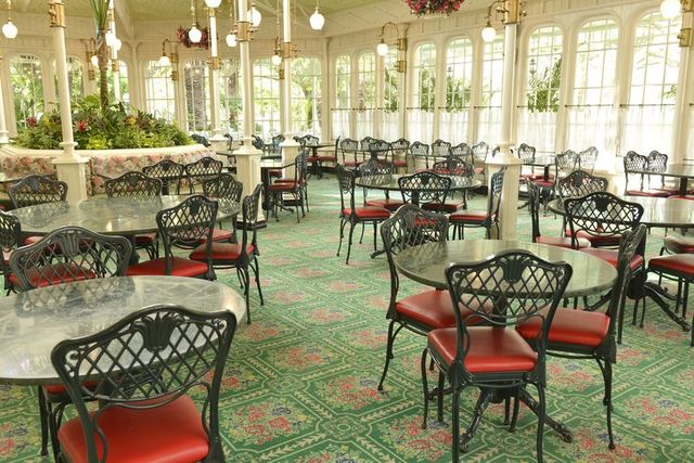 「クリスタルパレス・レストラン」