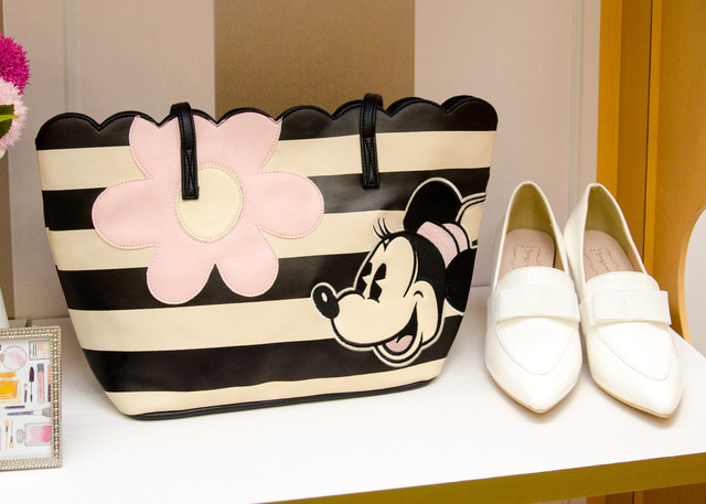 パステルピンクのフラワーがアクセントに