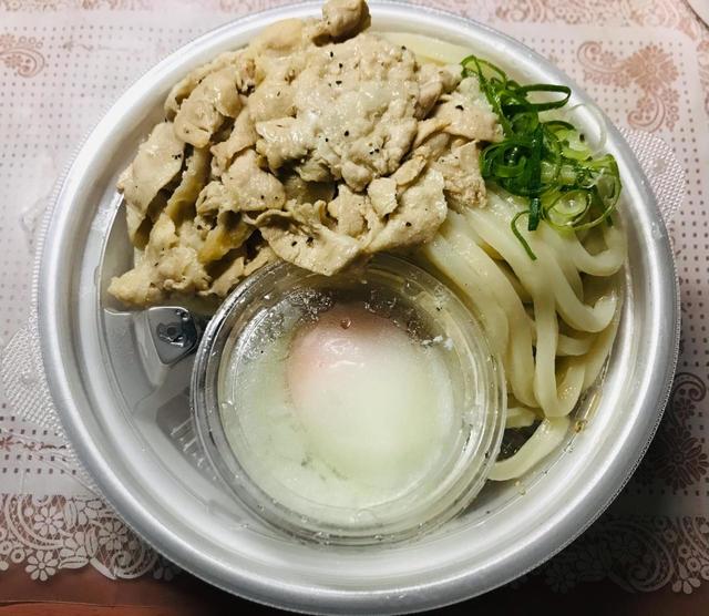 【はなまるうどん　塩豚おろしぶっかけ】具がボリューム満点です