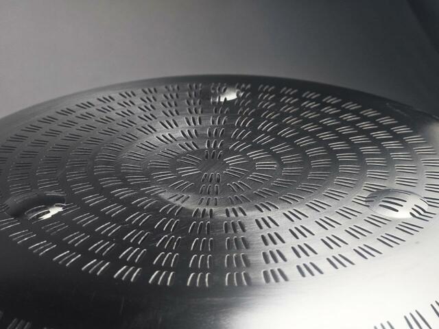 「底面に3か所突起があり、水切れが良く衛生的」＜期間：1,570円〜6,330円＞【ありそうでなかった“ザル”が完成！洗浄も水切りもストレスフリーな「TKG 18-8ステンレス スリットボール」登場！】