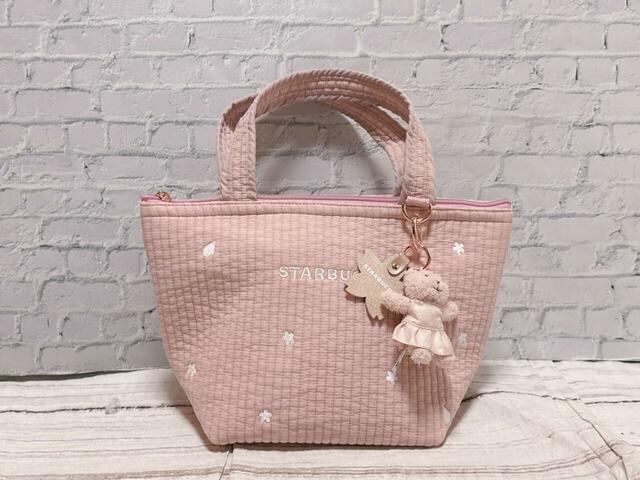 ちょっとしたお出かけの際の荷物を収納