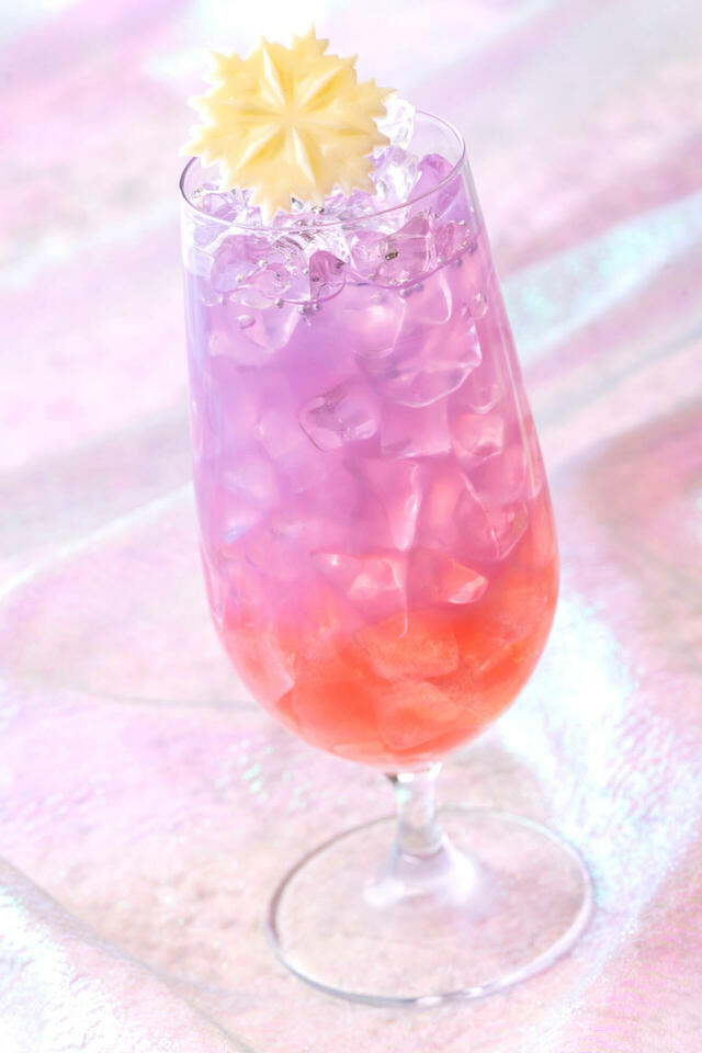 スペシャルドリンク 1,500円｜東京ディズニーシー・ホテルミラコスタ「ダッフィー＆フレンズのダンシング・スノーフレークス」スペシャルメニュー｜販売店舗：中国料理レストラン「シルクロードガーデン」｜販売期間：2024年11月2日（土）〜2025年1月14日（火）