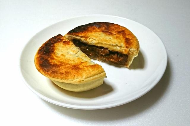 【FOUR'N TWENTY　ビーフパイ　900g（150g×6個）　998円】軽い食感のパイ生地の中には、お肉がぎっしり！