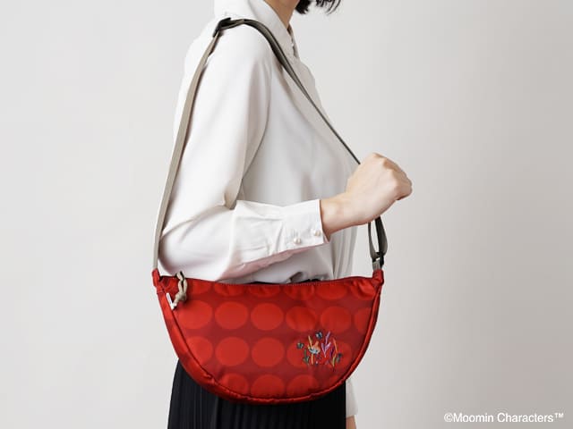 【リトルミイフェア】北欧らしいドット柄がプリントされた生地に、リトルミイの可愛いアートが丁寧に刺繍されたショルダーバッグ