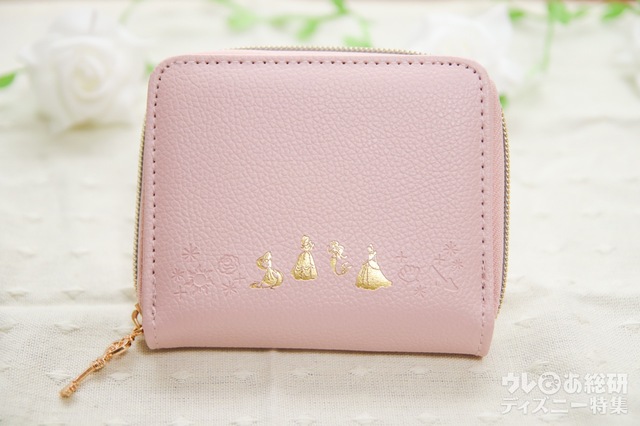 【Disney PRINCESS WALLET BOOK】コンパクトながら機能的！