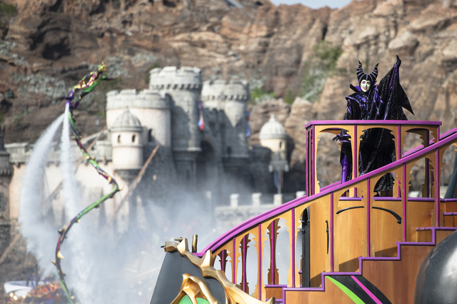 「ザ・ヴィランズ・ワールド」のフライボードによる演出|東京ディズニーシー「ディズニー・ハロウィーン」2018年