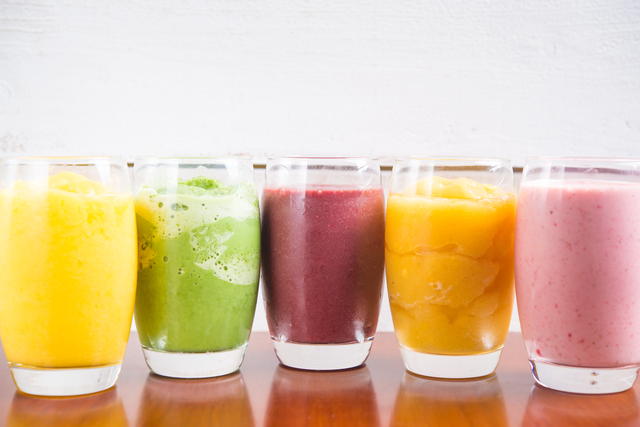 バナナやアサイーを使用した、スムージーは食物繊維もたっぷり！