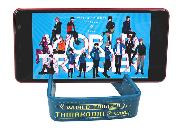 スマホスタンド_使用時／ワールドトリガーフェスティバル 2022　©葦原大介／集英社・テレビ朝日・東映アニメーション