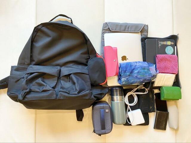 【coca トラベルバックパック】ノートPCやiPad、充電器や筆記用具など大量の仕事道具も余裕で入りました!