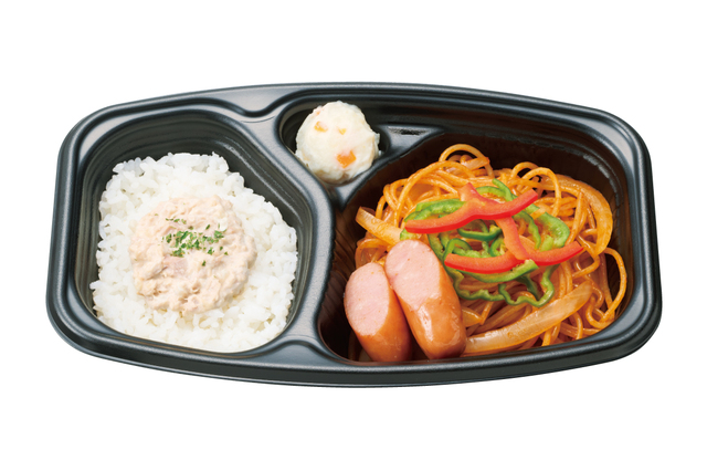 ツナマヨネーズごはんナポリタン弁当:540円(税込)西日本店舗での仕様と価格になっています。一部、店舗によって金額が異なります。