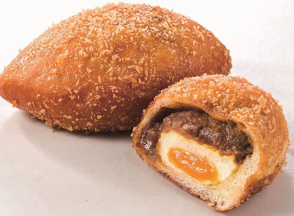 影山のおすすめカレーパン（半熟卵入り）　248円