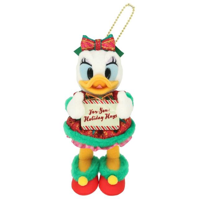ぬいぐるみバッジ 2,800円｜東京ディズニーリゾート「ディズニー・クリスマス」スペシャルグッズ｜販売店舗：東京ディズニーランド「ディズニー＆カンパニー」、東京ディズニーシー「ガッレーリア・ディズニー」｜発売日：2026年11月10日(火)