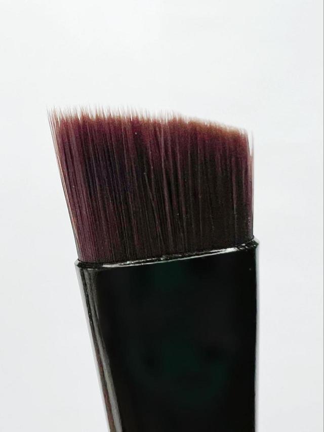 アイブロウブラシ全長14cmです。