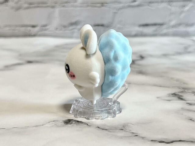 台座にスティックを挿し込んだらしっかりと自立しました！【ちいかわ　なんか小さくてかわいいどーる】