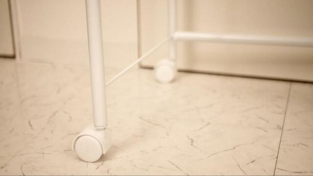 【収納力抜群ズボンハンガー】キャスター付きで移動も楽々！