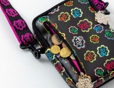 【『RE. LUCKY POCHETTE BOOK』(宝島社)】小銭入れに便利な背面ポケット