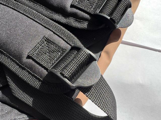 【コメリ ナチュラルシーズンDAYパックブラック25L】肩ひもの長さも調整しやすい