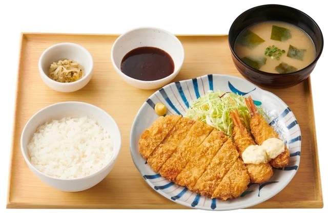 やよい軒「公式アプリ限定『なんどもパス』」ロースとんかつとエビフライの定食