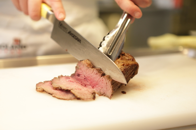 「ナイト・テーブル・レストラン」