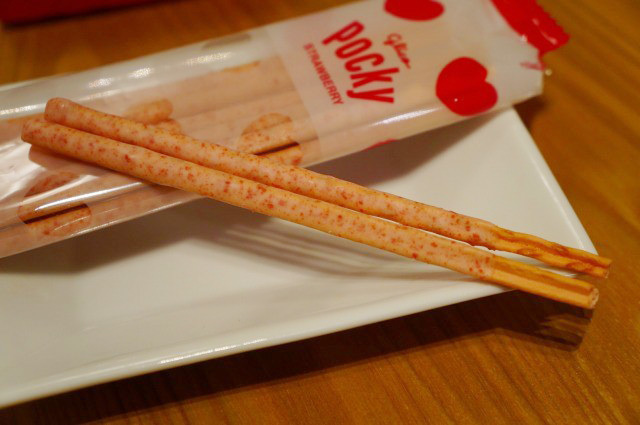 つぶつぶいちごポッキー　ハートフル　　162円