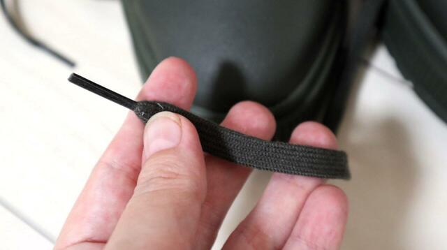 【ユニクロC パデッドレースアップブーツ】靴ひもの先端が穴に通しやすいのもポイント！   