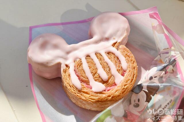 東京ディズニーランド「ヴァネロペのスウィーツ・ポップ・ワールド」 スペシャルメニュー｜スペシャルデニッシュ（ラズベリーソース）  ｜850円｜販売店舗：スウィートハート・カフェ、フードブース